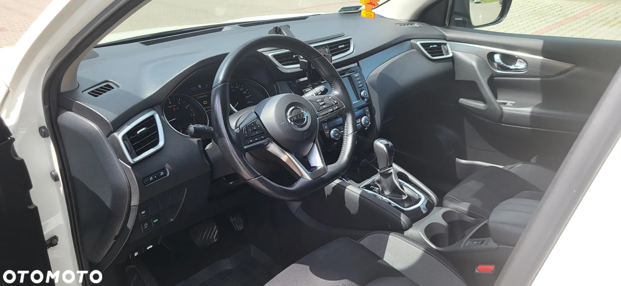 Nissan Qashqai 1.3 DIG-T N-Connecta DCT - 11