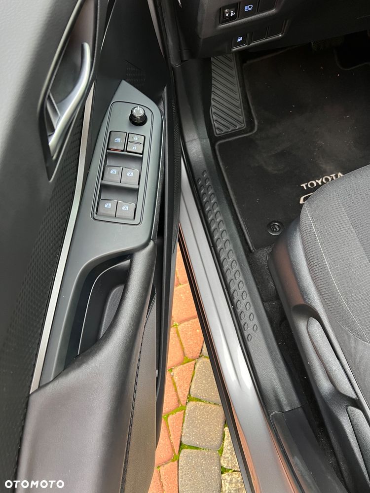 Toyota C-HR - 34