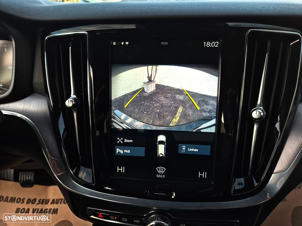 Volvo V60 2.0 D3 Momentum Plus - 25