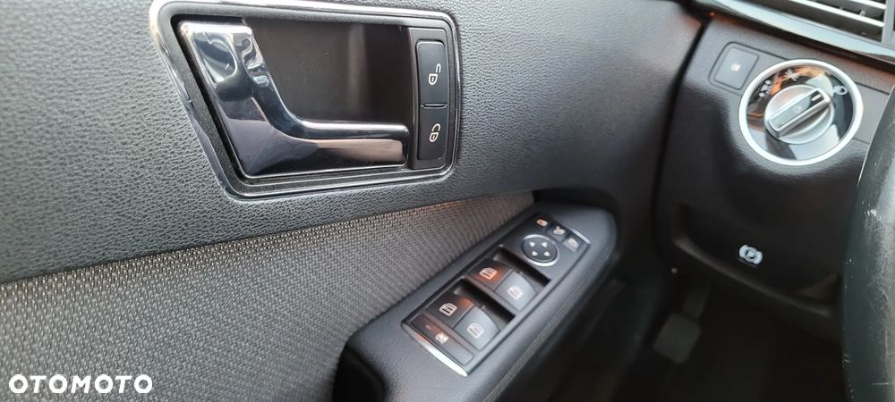 Mercedes-Benz Klasa E 200 CDI DPF BlueEFFICIENCY Automatik Avantgarde - 26