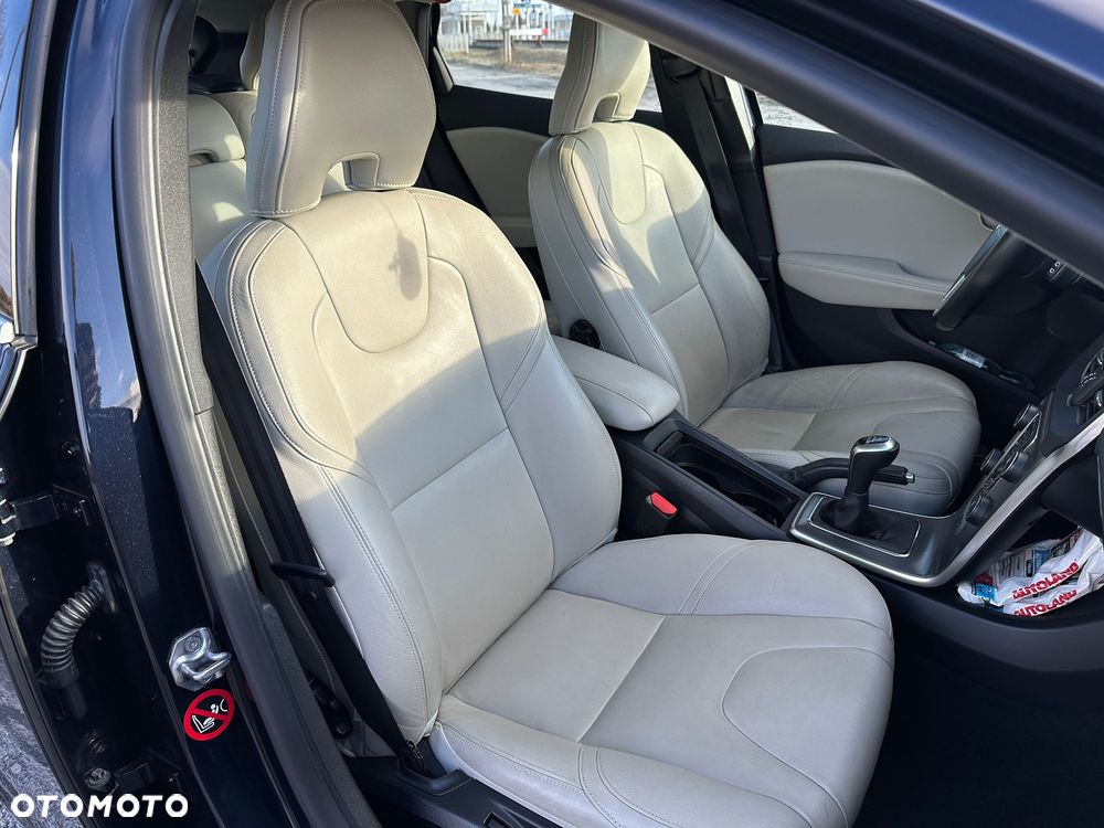 Volvo V40 D2 Momentum - 23