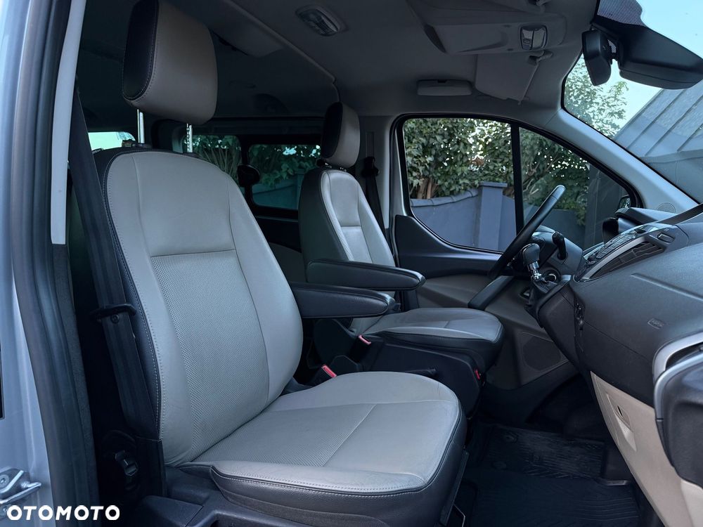 Ford Tourneo Custom - 30