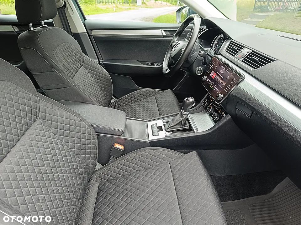 Skoda Superb 2.0 TDI Ambition DSG - 32