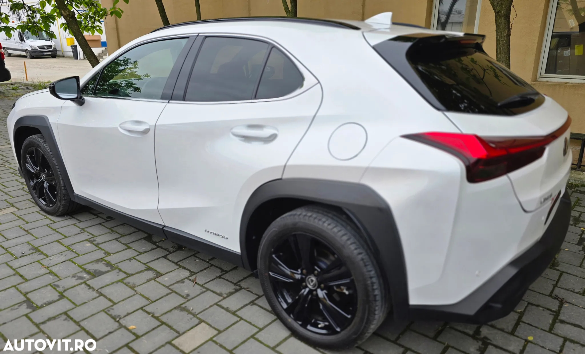 Lexus UX 250h FWD Executive - 4