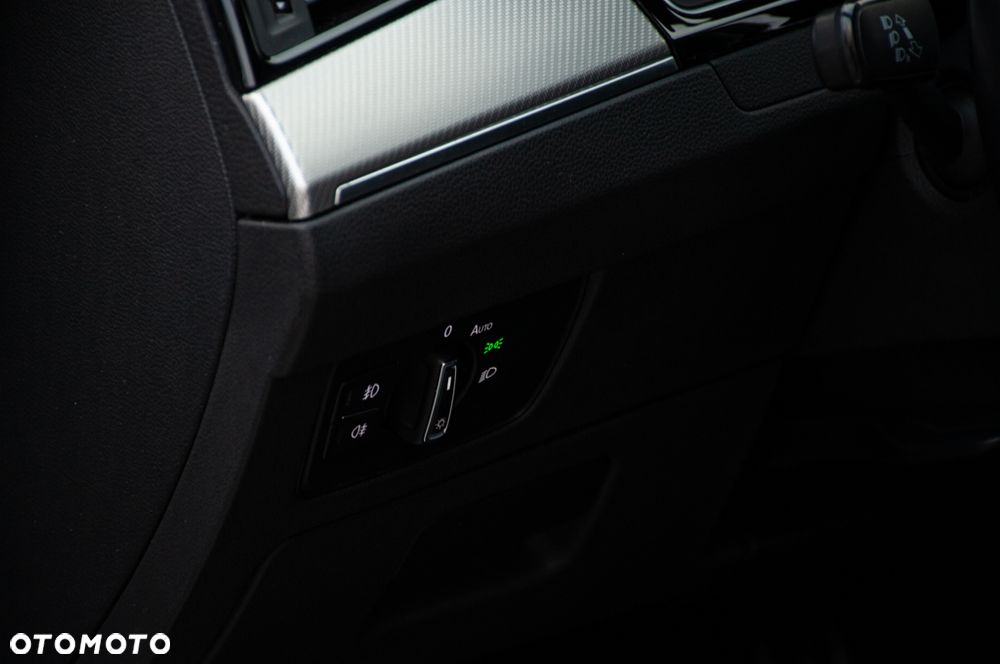 Volkswagen Passat 2.0 TDI SCR 4Motion DDG Highline - 38