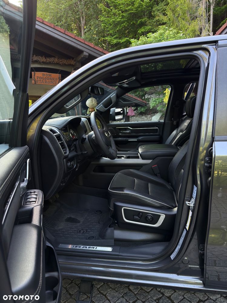 RAM 1500 Crew Cab Shortbed Laramie - 12