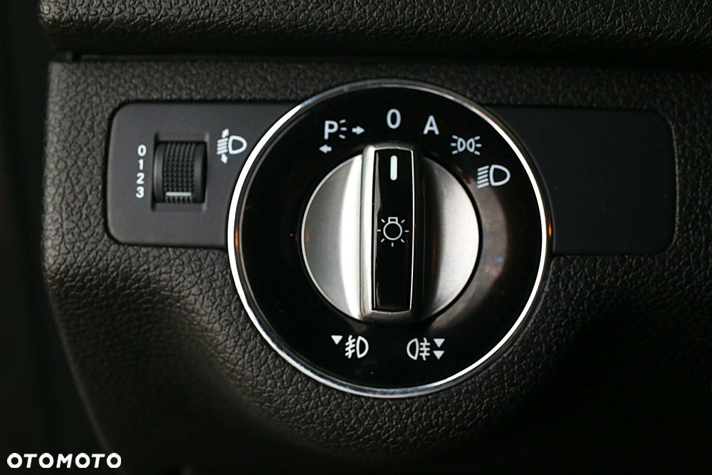 Mercedes-Benz Klasa C 180 Kompressor Automatik BlueEFFICIENCY Elegance - 16