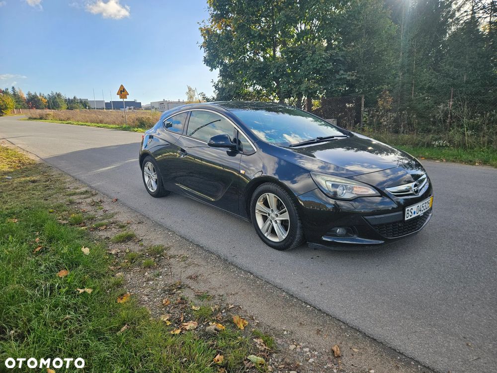 Opel Astra 2012 photo 2