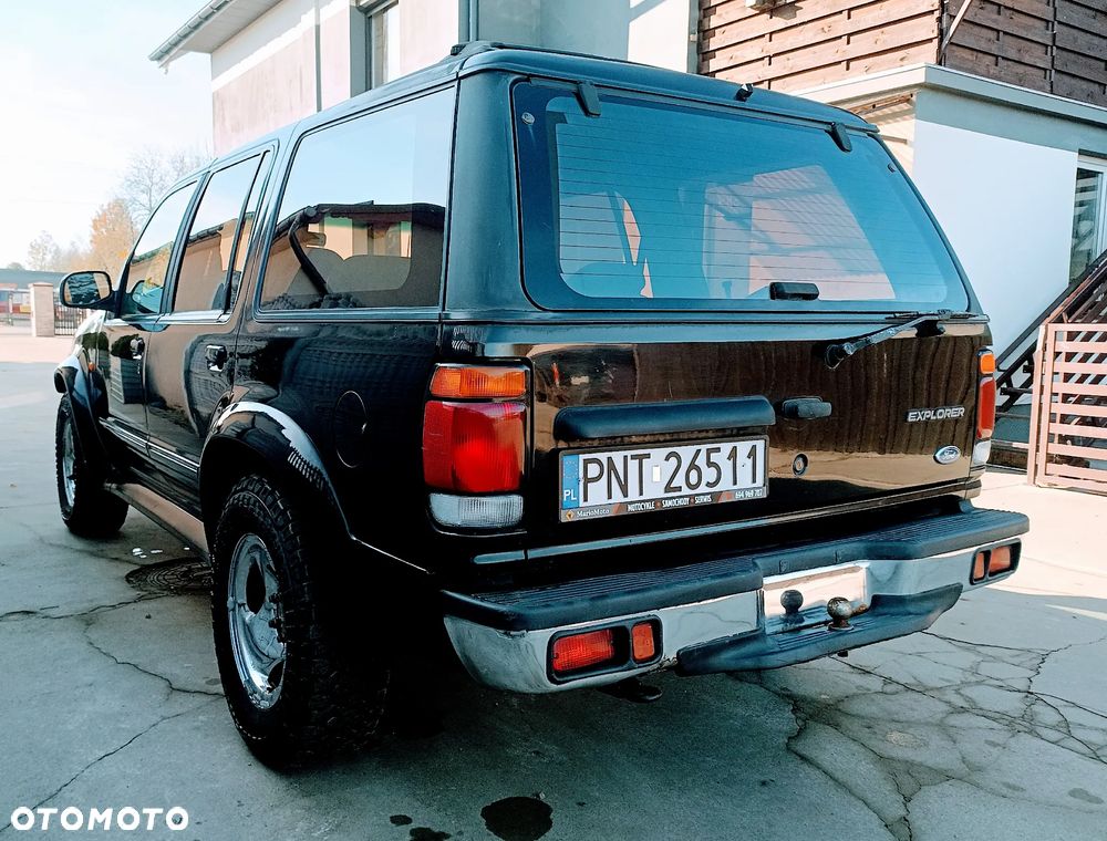 Ford Explorer Standard - 6