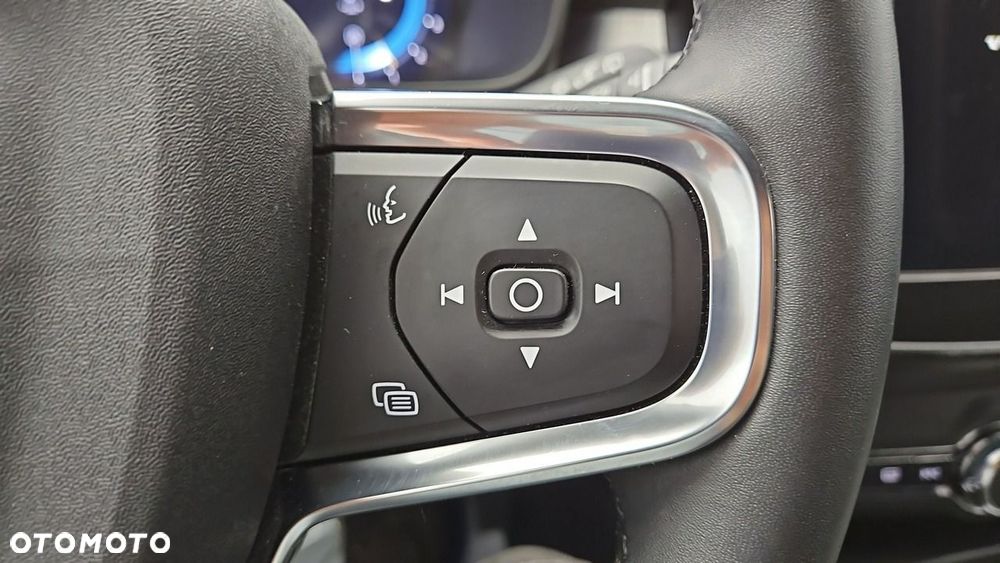 Volvo XC 40 B3 Plus Dark - 16