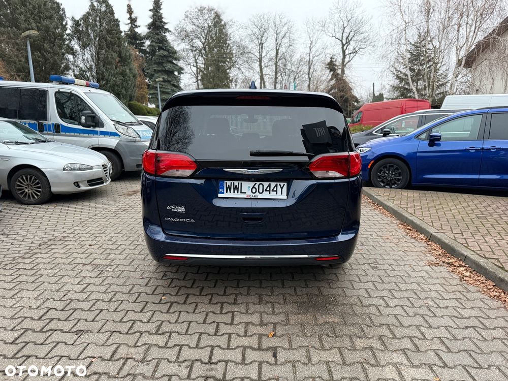 Chrysler Pacifica - 4