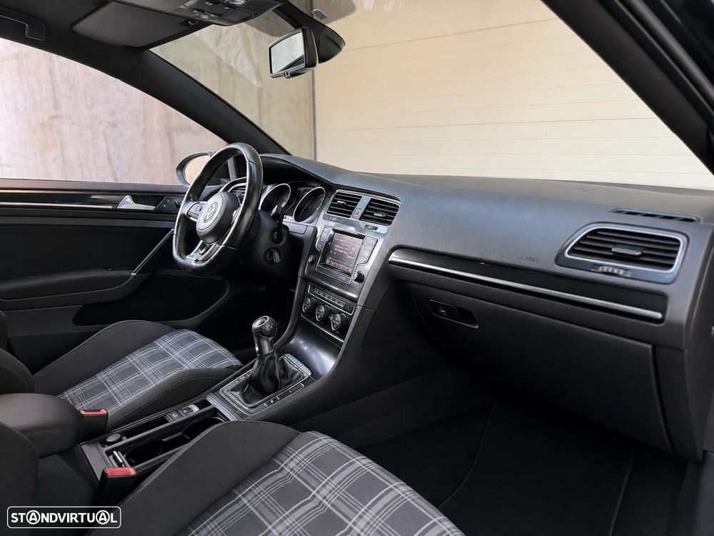 VW Golf 2.0 TDI GTD - 23