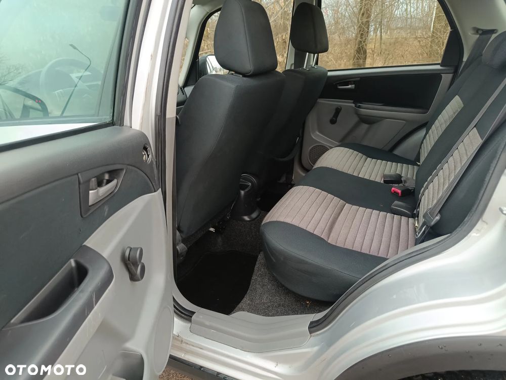 Suzuki SX4 1.5 Streetline 4x2 Classic - 9