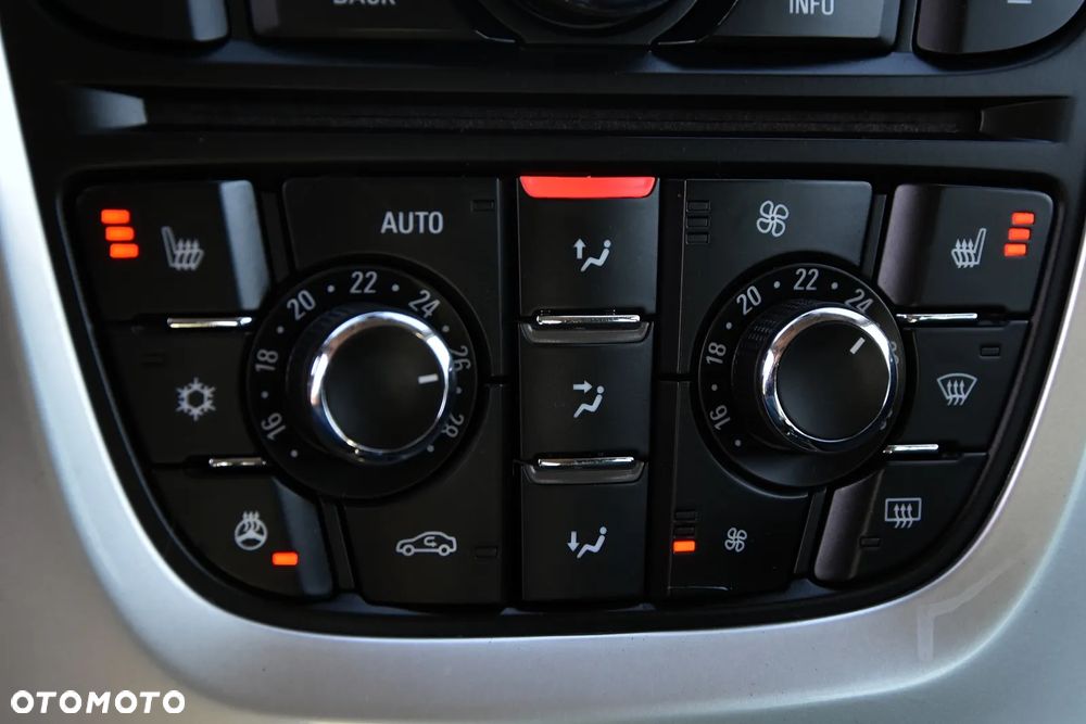 Opel Astra 1.4 T Cosmo EU6 - 15