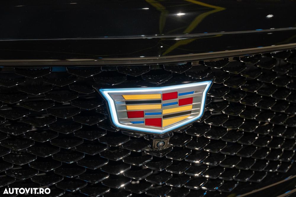 Cadillac Escalade - 3