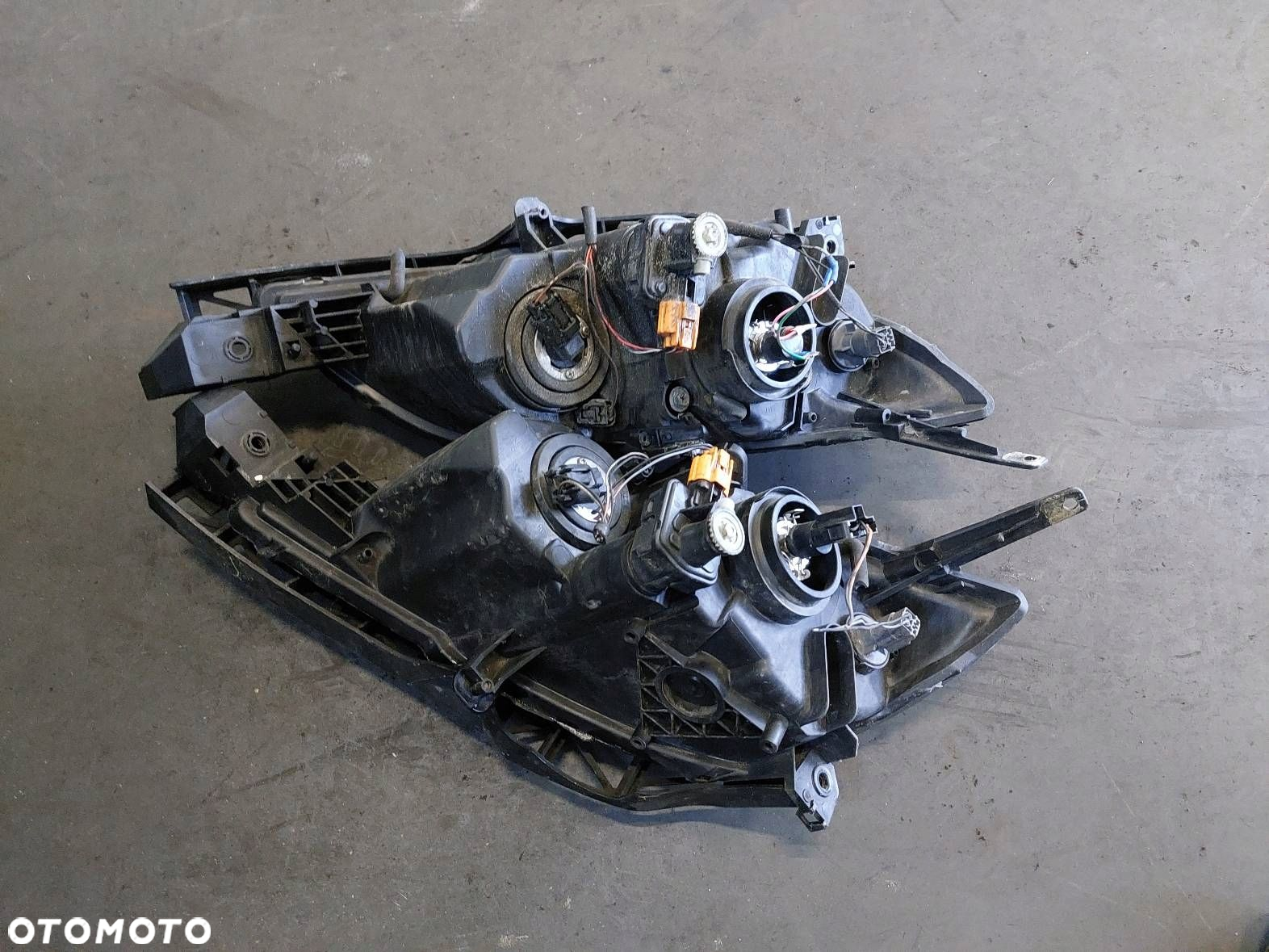ZDERZAK LAMPA PRAWY + LEWY PRZÓD PAS PRZEDNI MAZDA 3 I 16W - 3