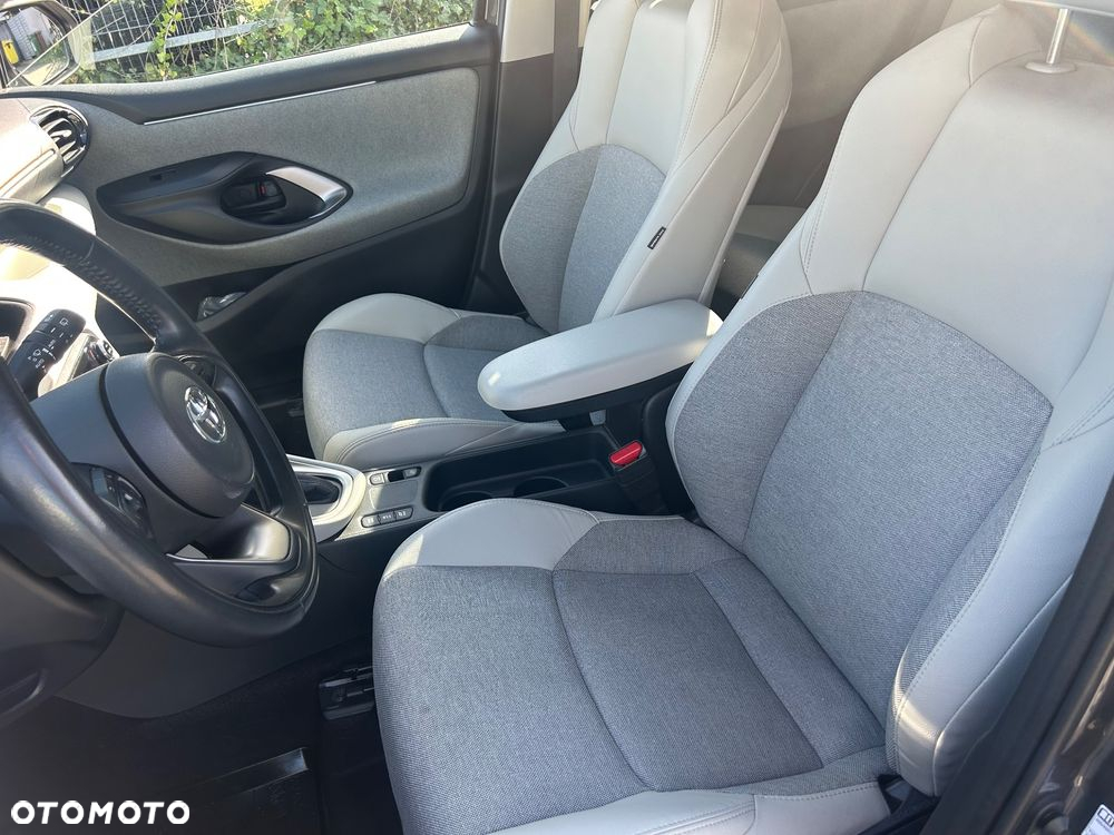 Toyota Yaris - 10