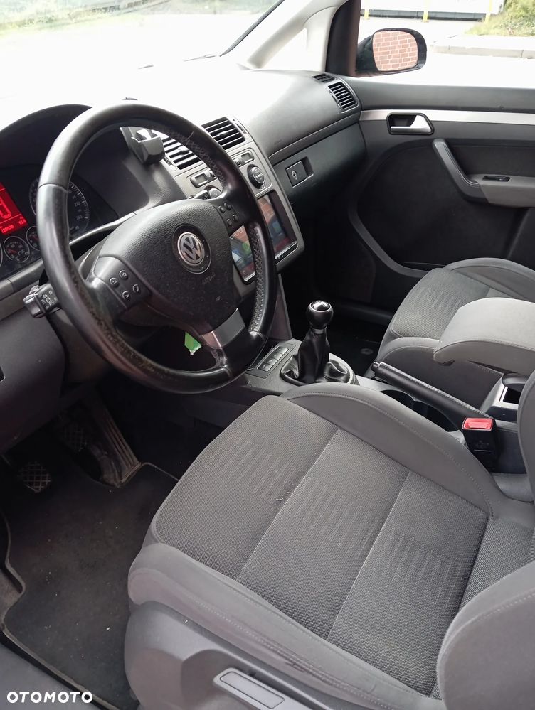 Volkswagen Touran 2.0 TDI DPF Highline - 9