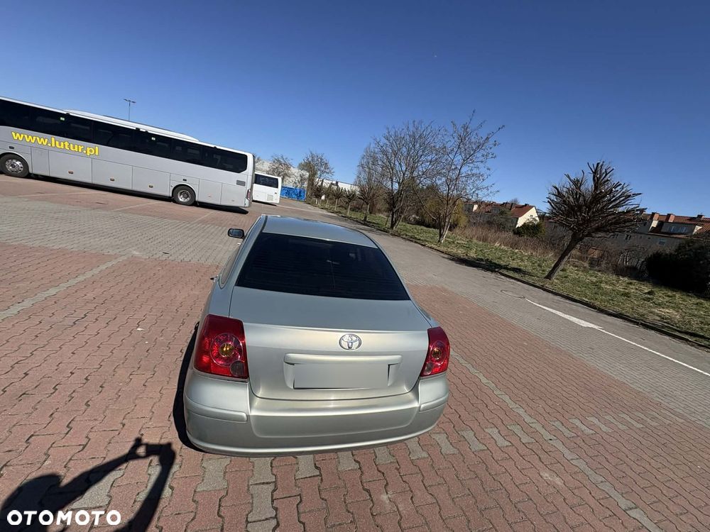 Toyota Avensis 2.0 VVT-i Executive - 3