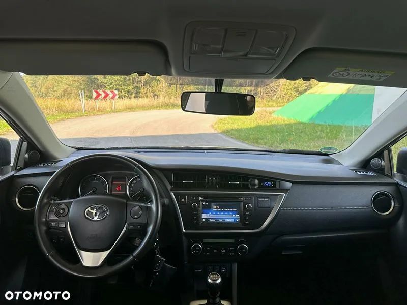 Toyota Auris - 13