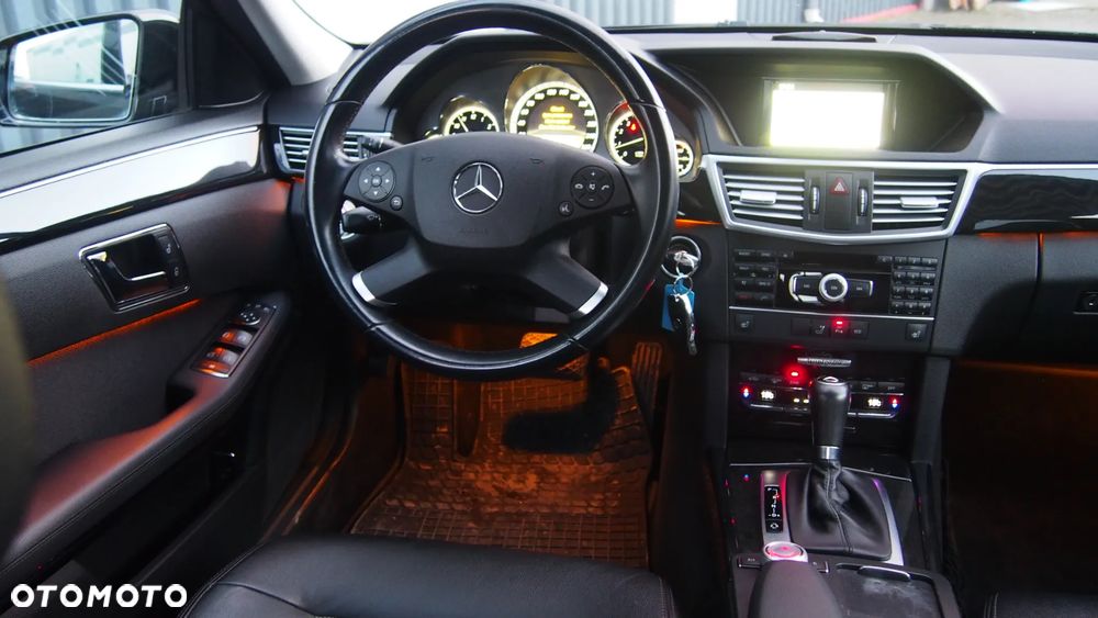 Mercedes-Benz Klasa E 200 CGI BlueEFFICIENCY Automatik Avantgarde - 6