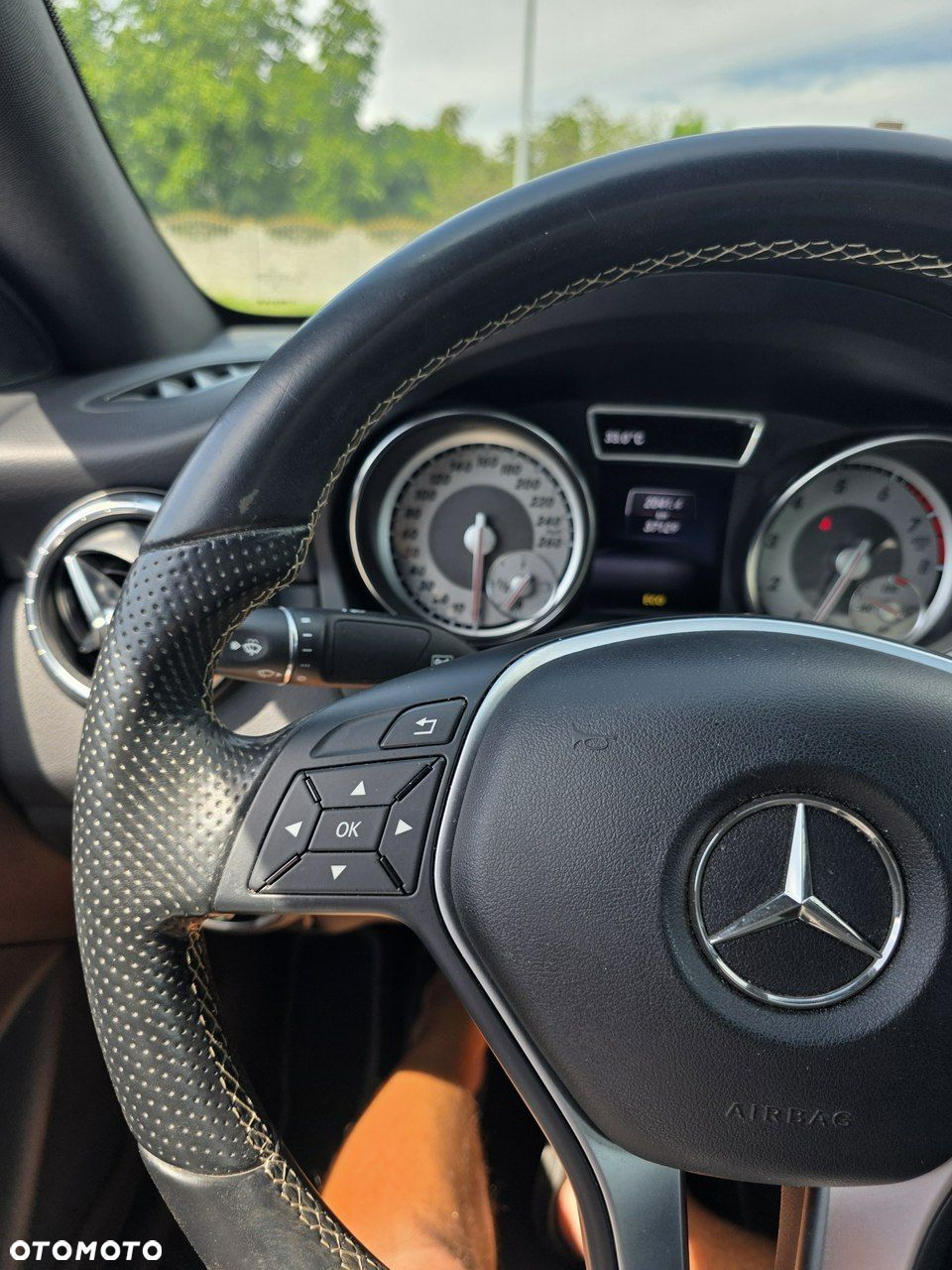 Mercedes-Benz CLA 180 - 30