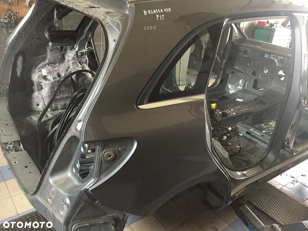 MERCEDES B KLASA W246 13R ĆWIARTKA PRAWA TYŁ - 1