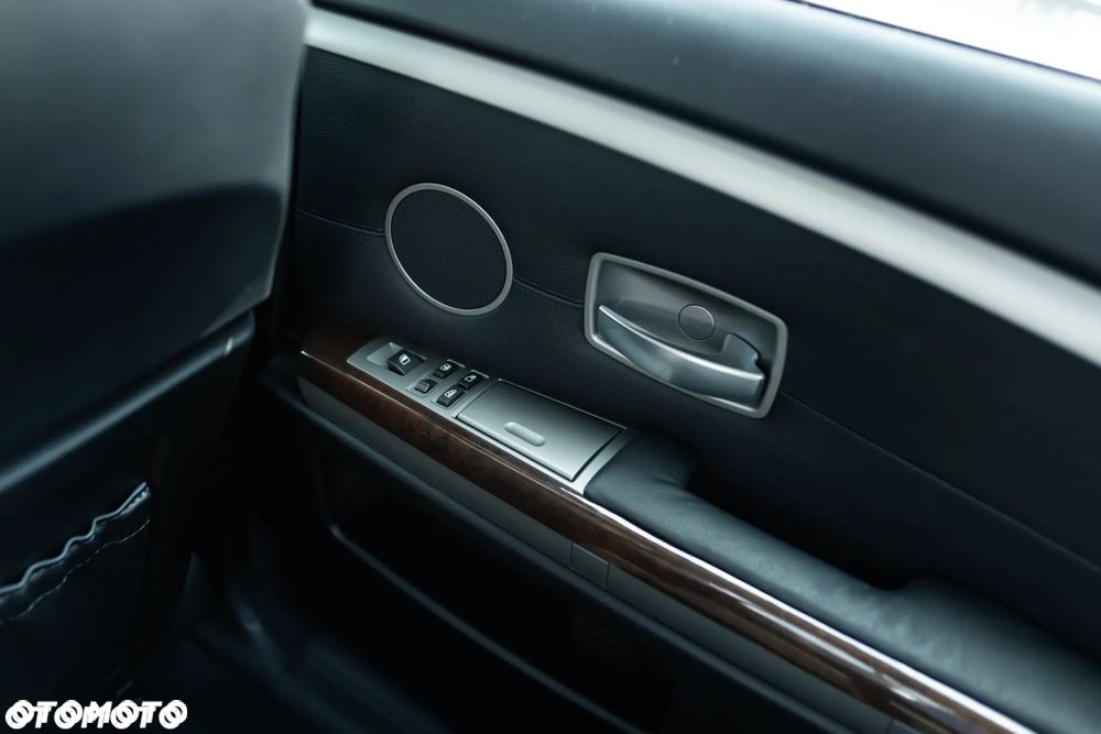 BMW Seria 7 750i - 31