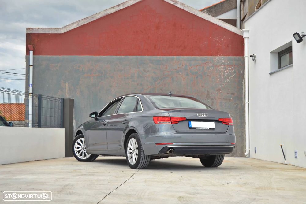 Audi A4 2.0 TDI Design - 6