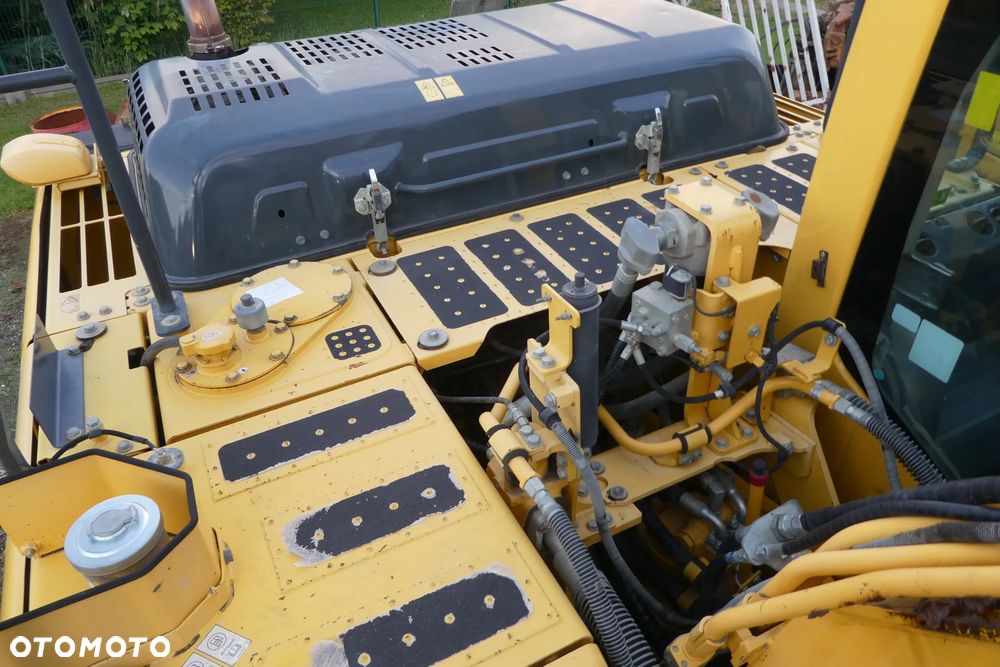 Komatsu PC 210LC-10 - 23