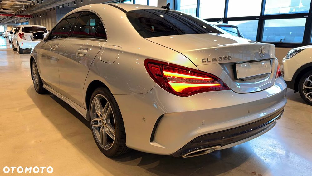 Mercedes-Benz CLA 220 4-Matic AMG Line - 8