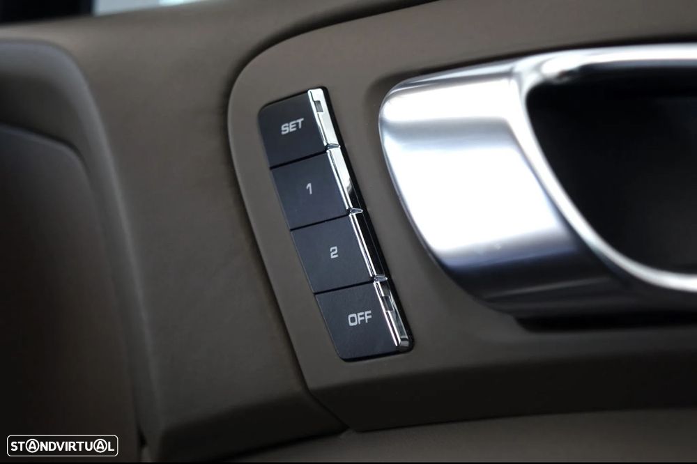 Porsche Cayenne Turbo - 19