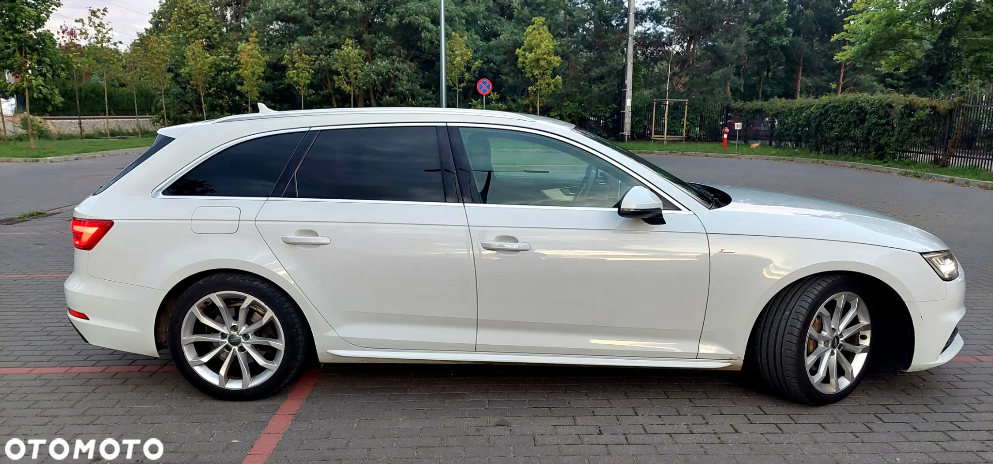 Audi A4 Avant 2.0 TDI Design S tronic - 4