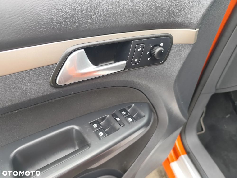 Volkswagen Touran 2.0 TDI Trendline DSG - 16