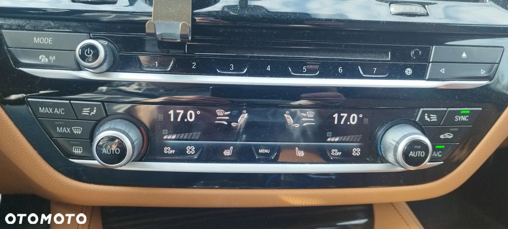 BMW Seria 5 520d M Sport - 11