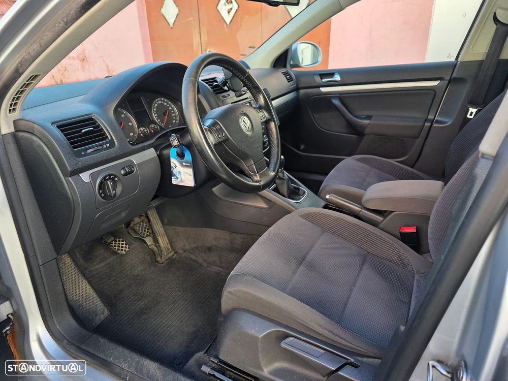 VW Jetta 1.9 TDi Confortline - 12