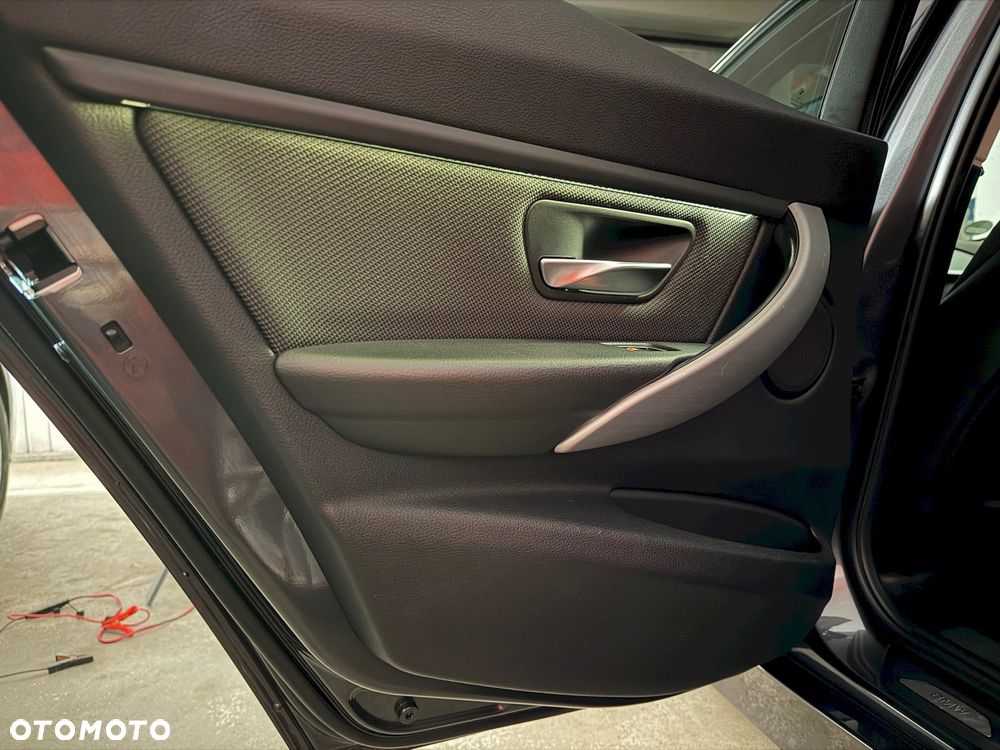 BMW Seria 3 318d Modern Line - 37