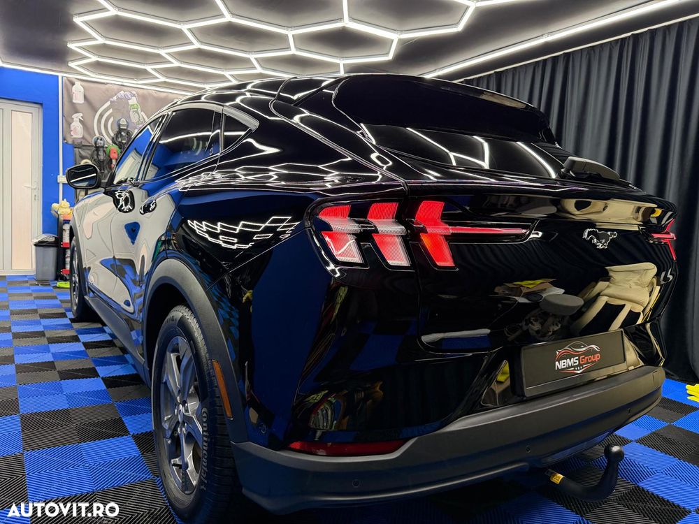 Ford Mustang Mach-E - 4