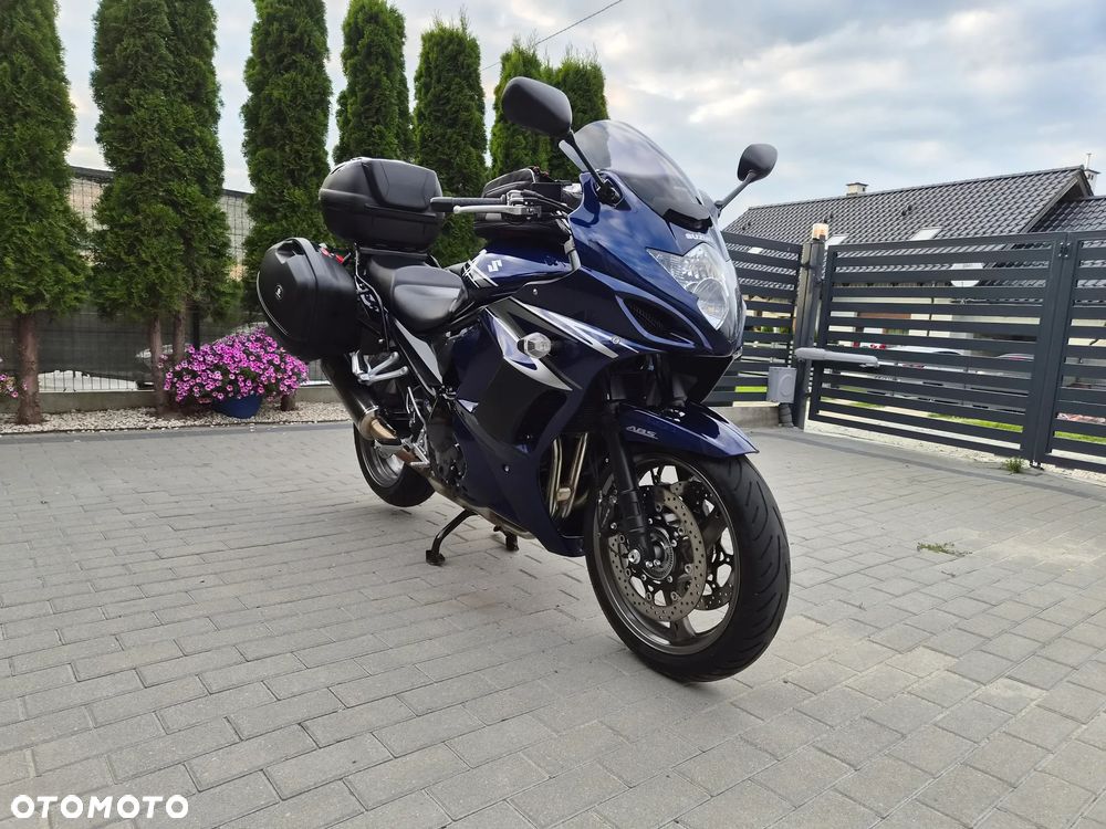 Suzuki GSX - 17