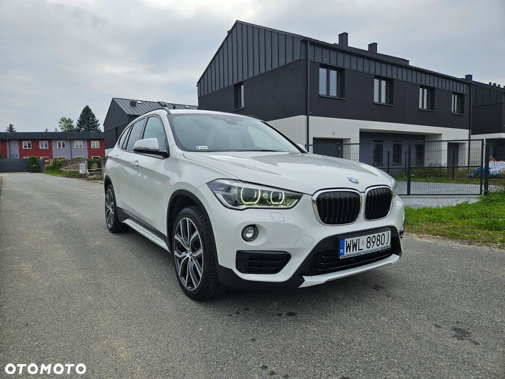 BMW X1 xDrive20d Sport Line - 1