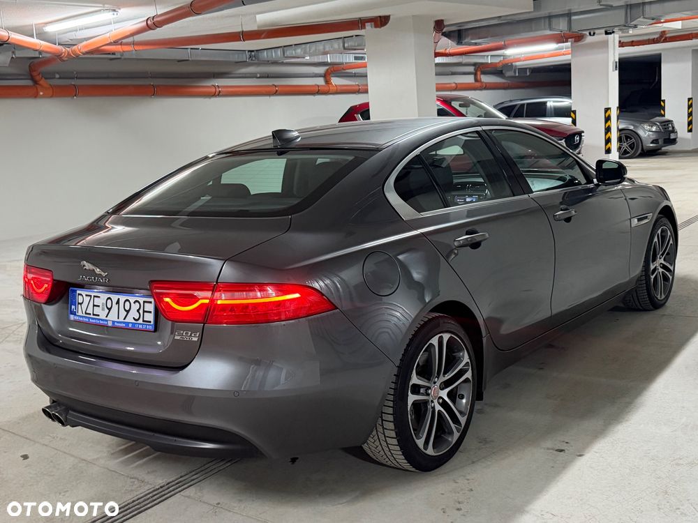 Jaguar XE 20d AWD Pure - 3