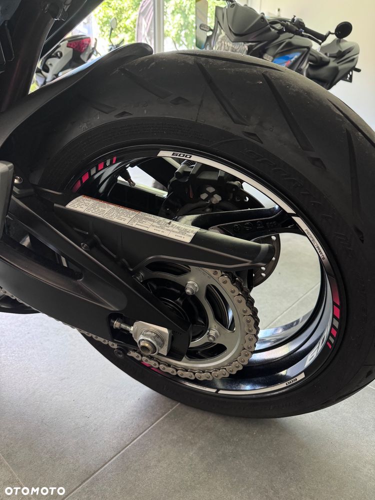 Suzuki GSR - 7