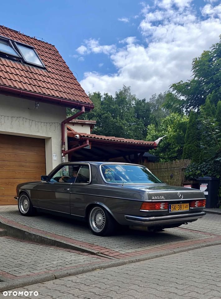 Mercedes-Benz W123 - 8