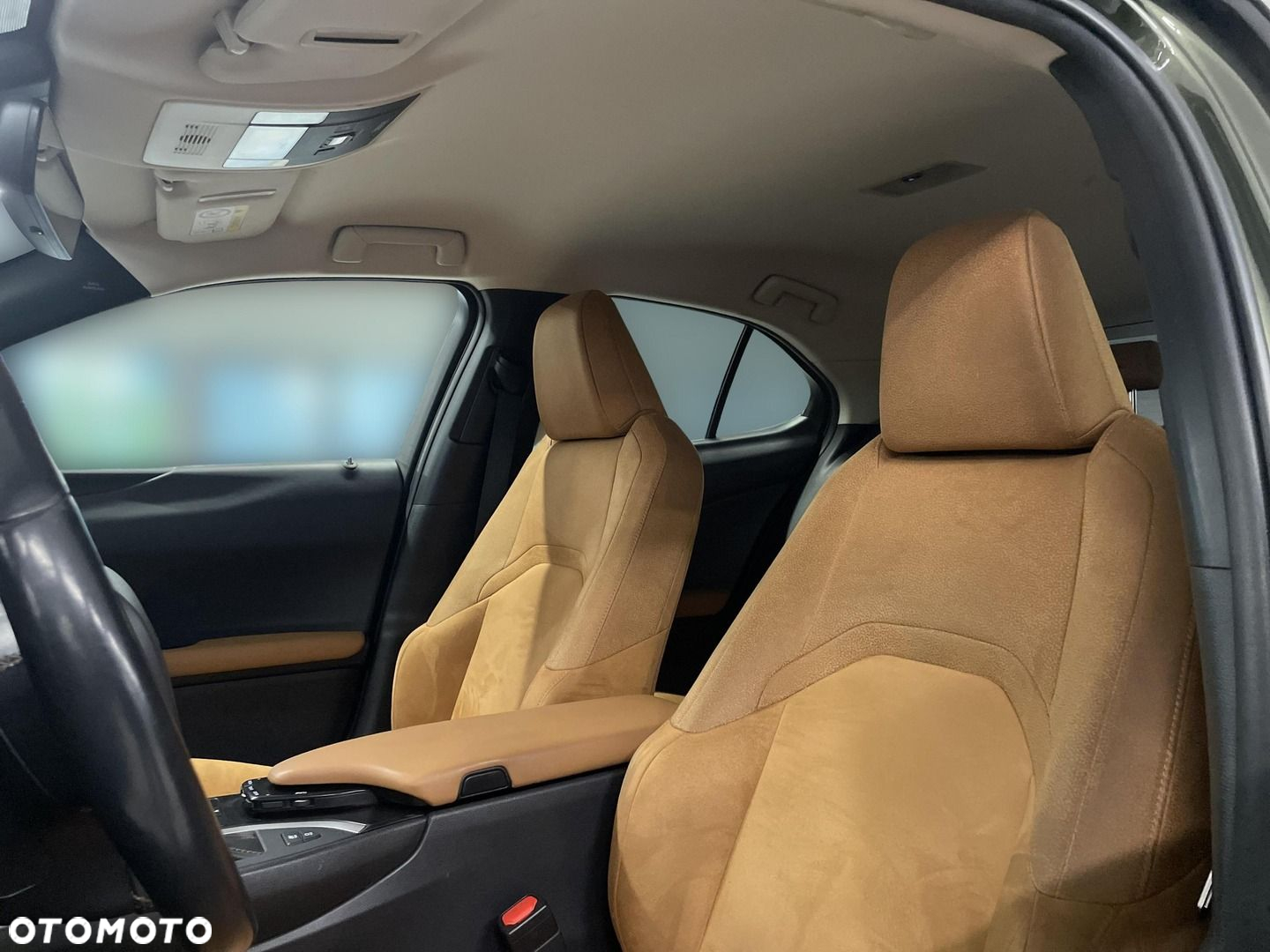 Lexus UX - 10