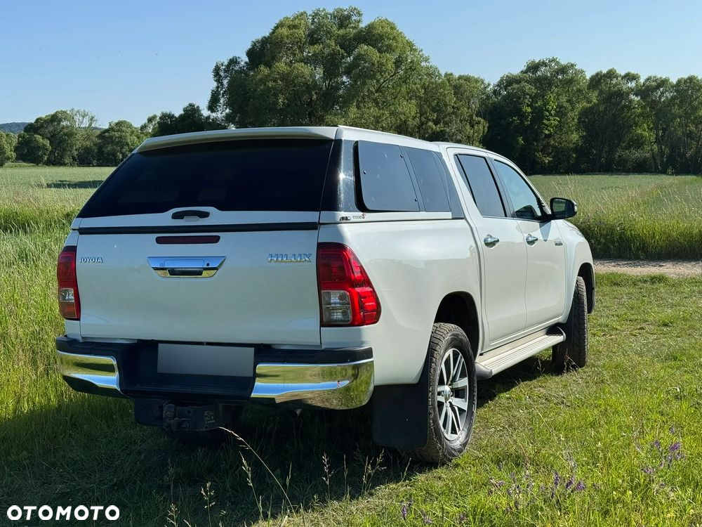 Toyota Hilux 2.4 D-4D Double Cab SR5 4x4