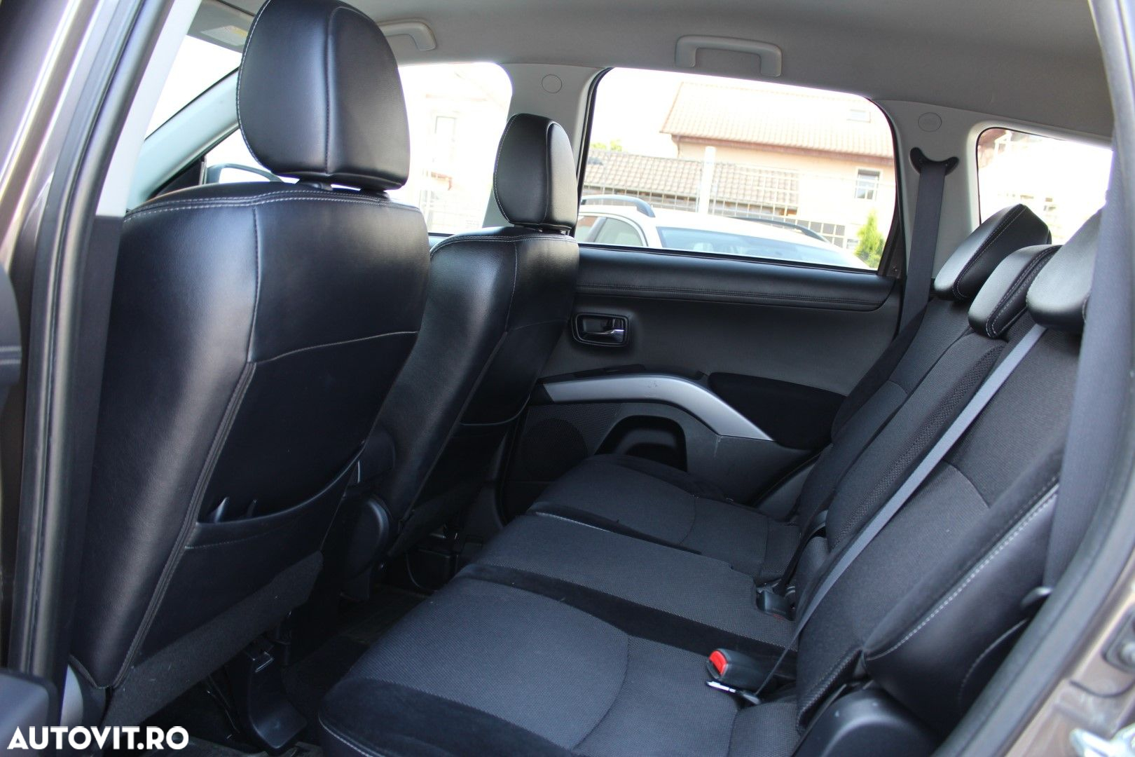 Mitsubishi Outlander - 9