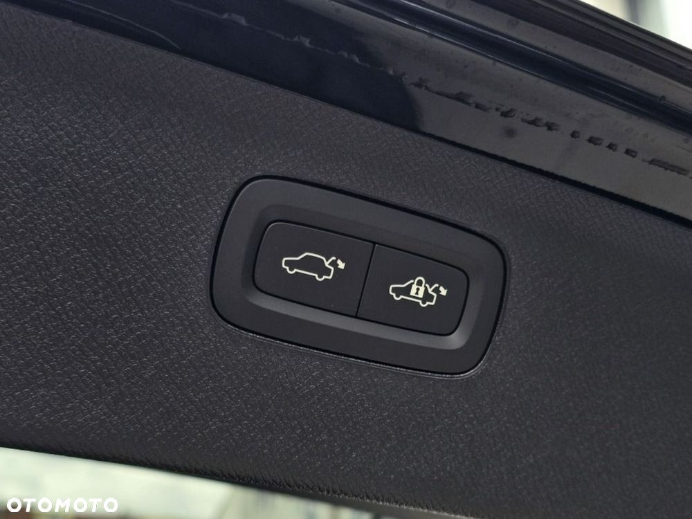 Volvo XC 90 T8 AWD Plug-In Hybrid Ultra Black Edition 7os - 12