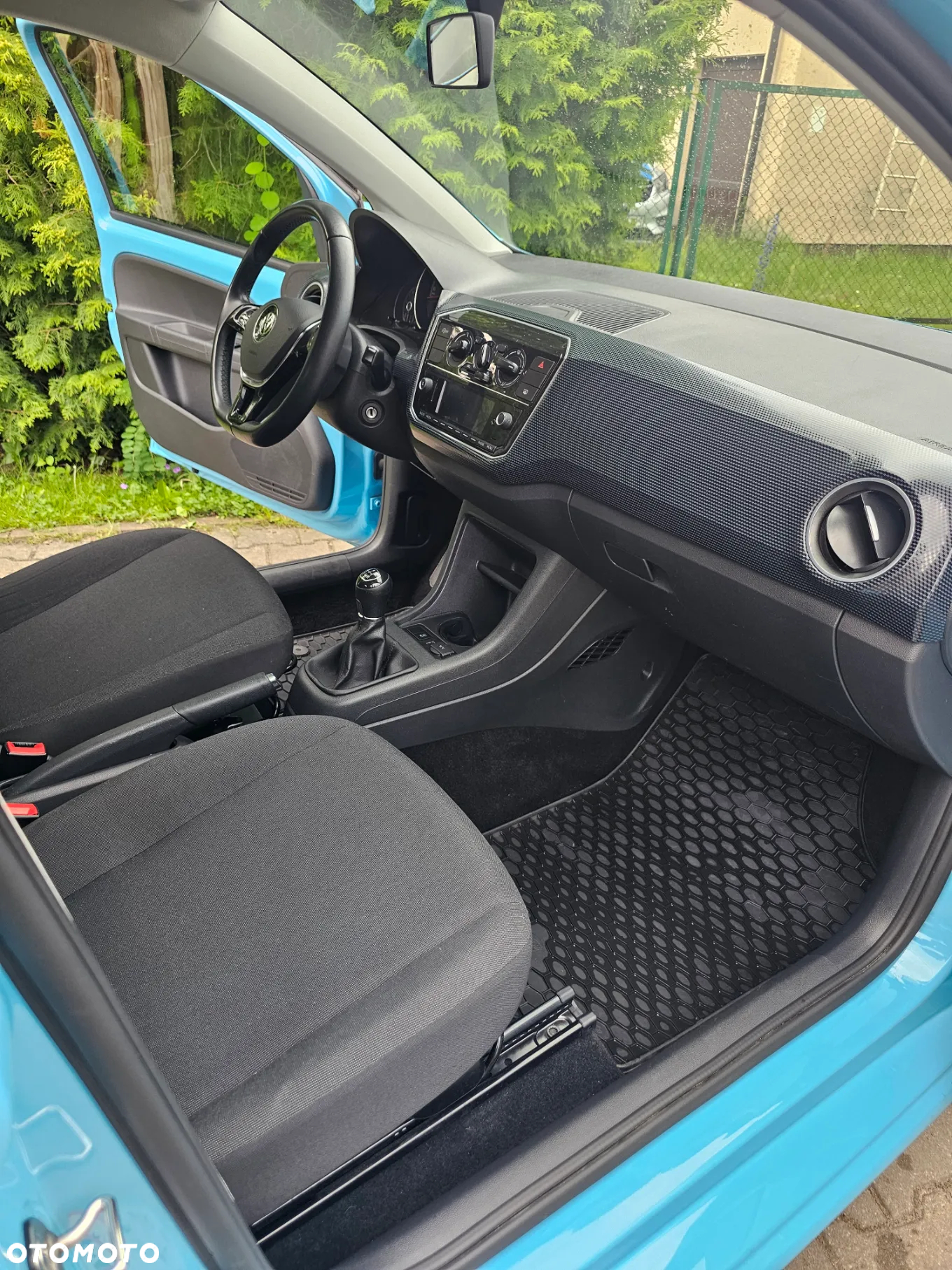 Volkswagen up! 1.0 high - 12