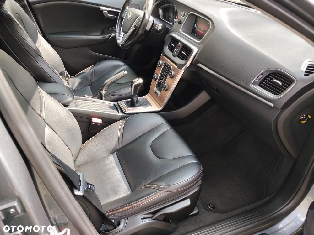 Volvo V40 Cross Country - 13