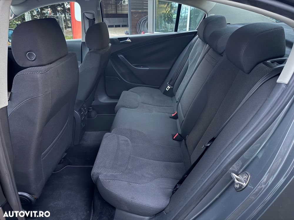 Volkswagen Passat Variant 1.9 TDI DPF Highline - 24